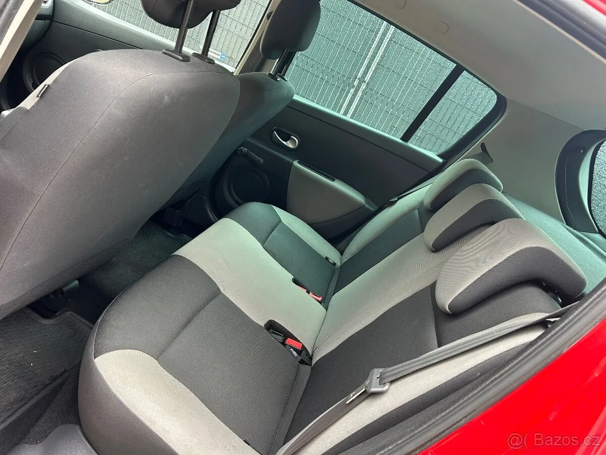 Renault Clio 2010 photo 5