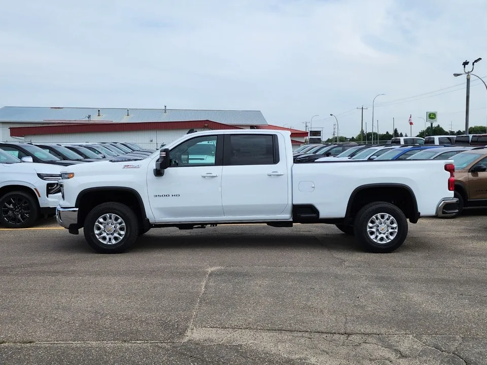 Chevrolet Silverado 3500Hd 2026 photo 3
