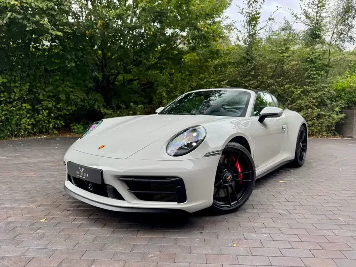 Porsche 911 2022 photo 2