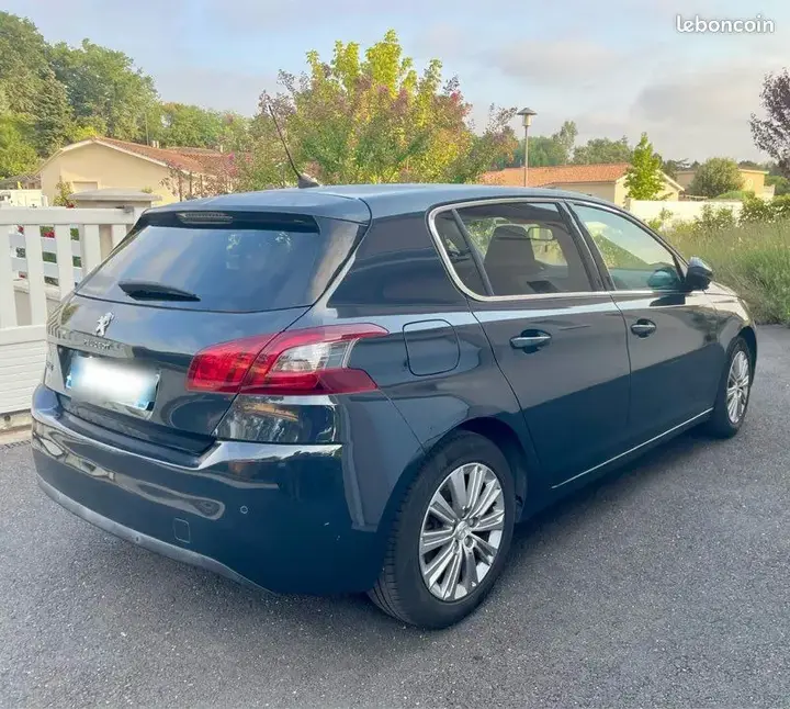Peugeot 308 2018 photo 2
