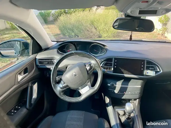 Peugeot 308 2018 photo 3
