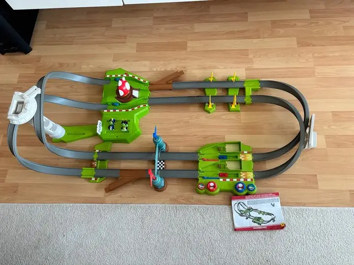 Hot Wheels Mario Kart