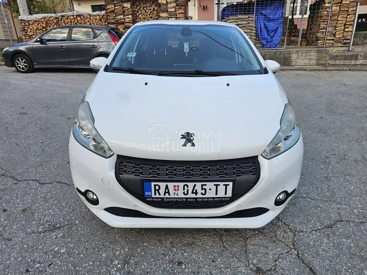 Peugeot 208 2013 photo 3