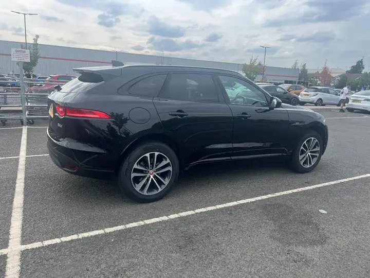 Jaguar F-Pace 2017 photo 2
