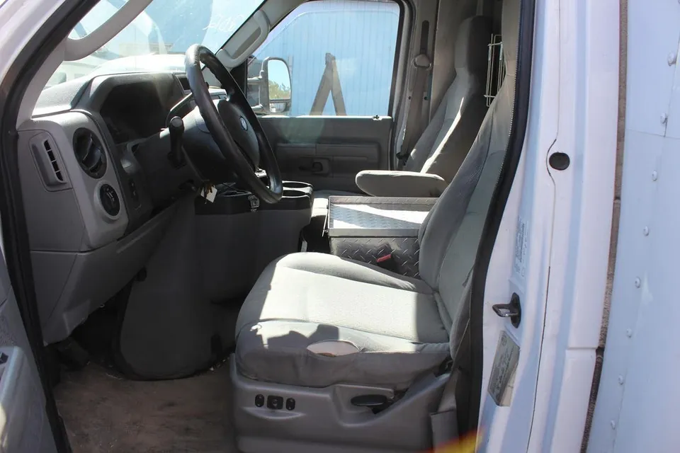 Ford Econoline 2012 photo 5