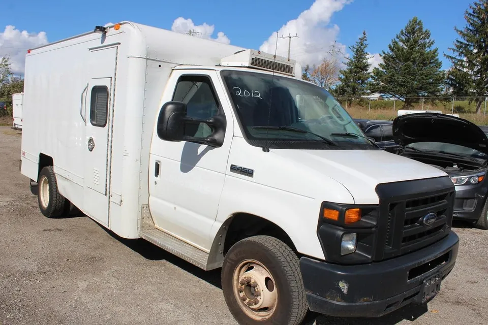 Ford Econoline 2012 photo 2