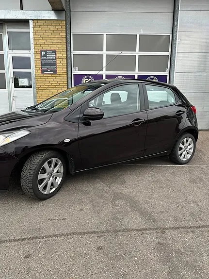 Mazda 2 2012 photo 3