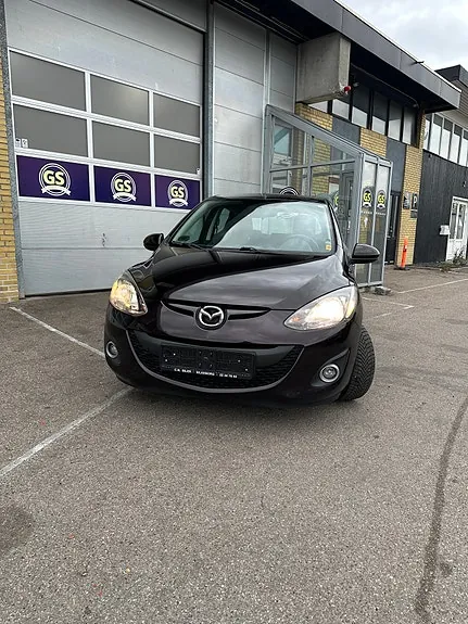 Mazda 2 2012 photo 2