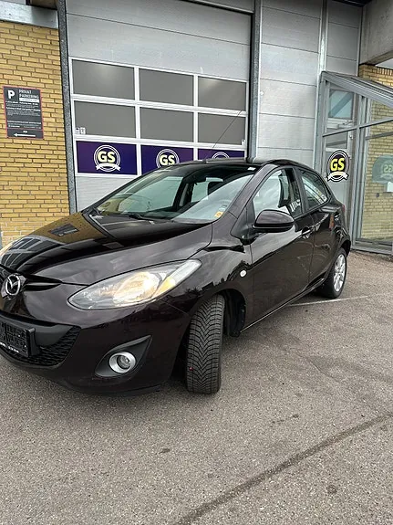 Mazda 2 2012 photo 4