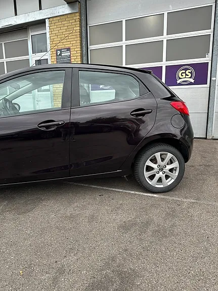 Mazda 2 2012 photo 5