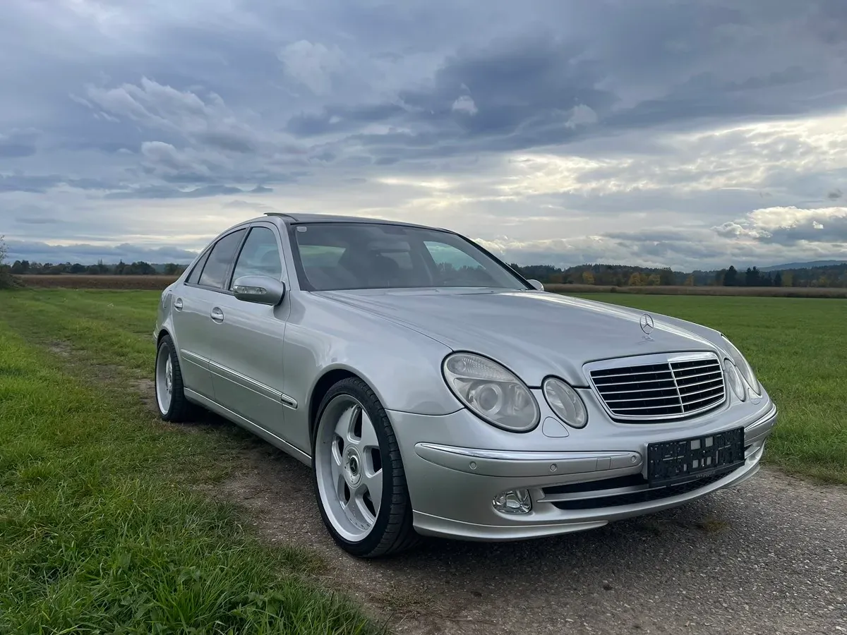 Mercedes-Benz E-Class 2003 photo 2