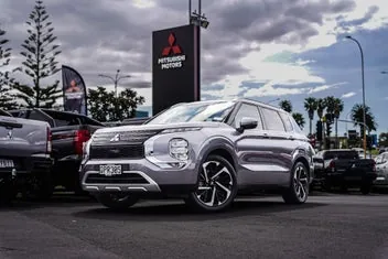 Mitsubishi Outlander 2024 photo 2
