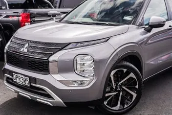 Mitsubishi Outlander 2024 photo 3