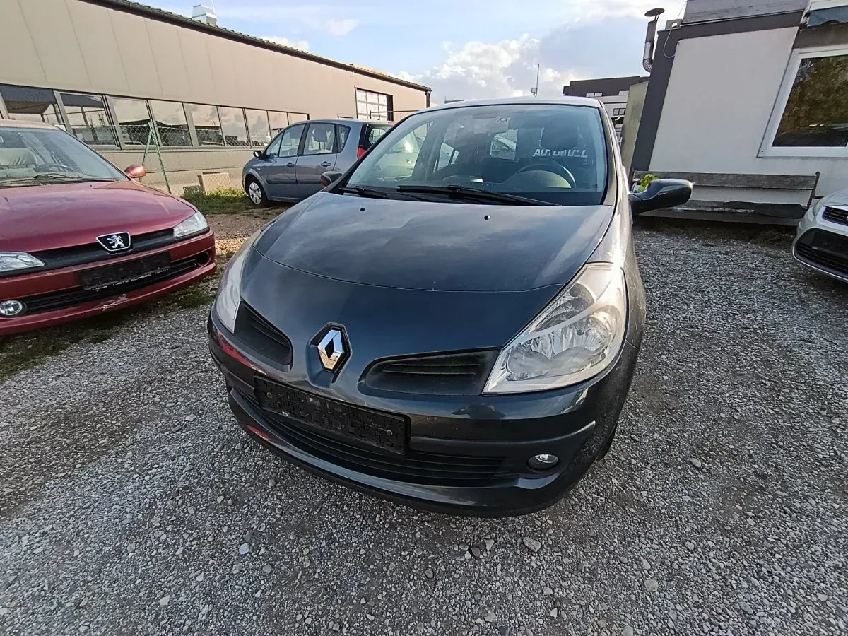 Renault Clio 2006 photo 2