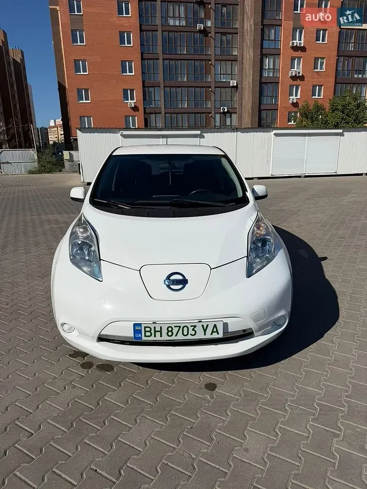 Nissan Leaf 2014 photo 2