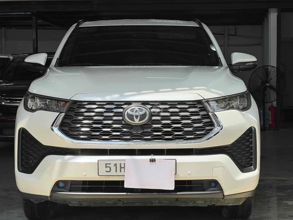 Toyota Innova Cross