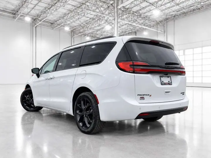 Chrysler Pacifica 2026 photo 4