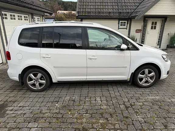 Volkswagen Touran 2012 photo 4