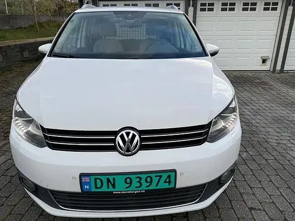 Volkswagen Touran 2012 photo 2