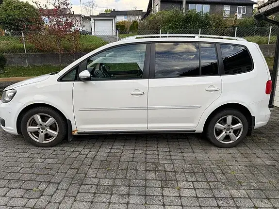 Volkswagen Touran 2012 photo 5