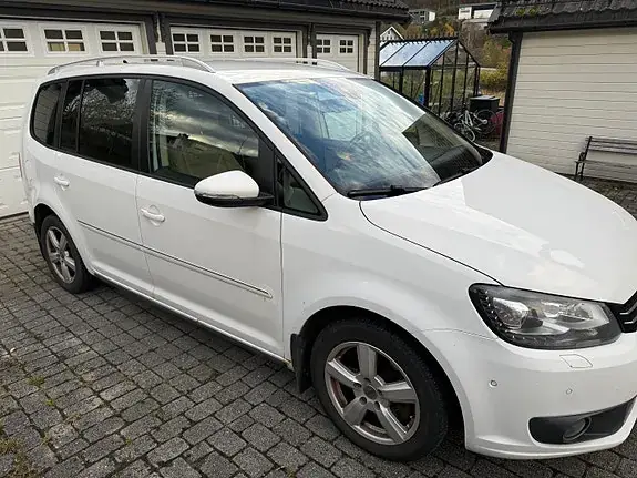 Volkswagen Touran 2012 photo 3