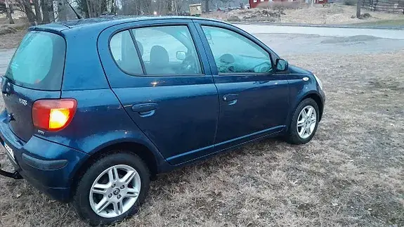 Toyota Yaris 2003 photo 2