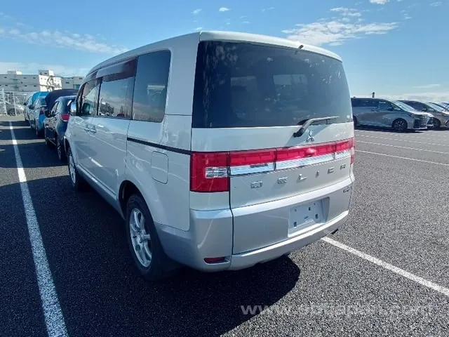 Mitsubishi Delica 2012 photo 3