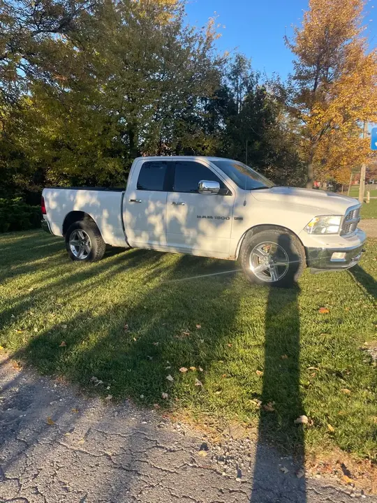 Dodge Ram 1500 2011 photo 2