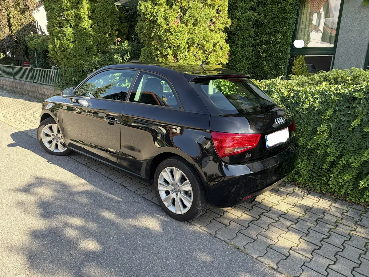 Audi A1 2010 photo 2