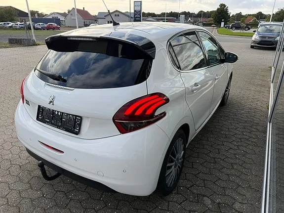 Peugeot 208 2019 photo 4