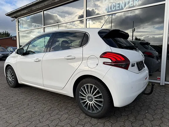 Peugeot 208 2019 photo 2