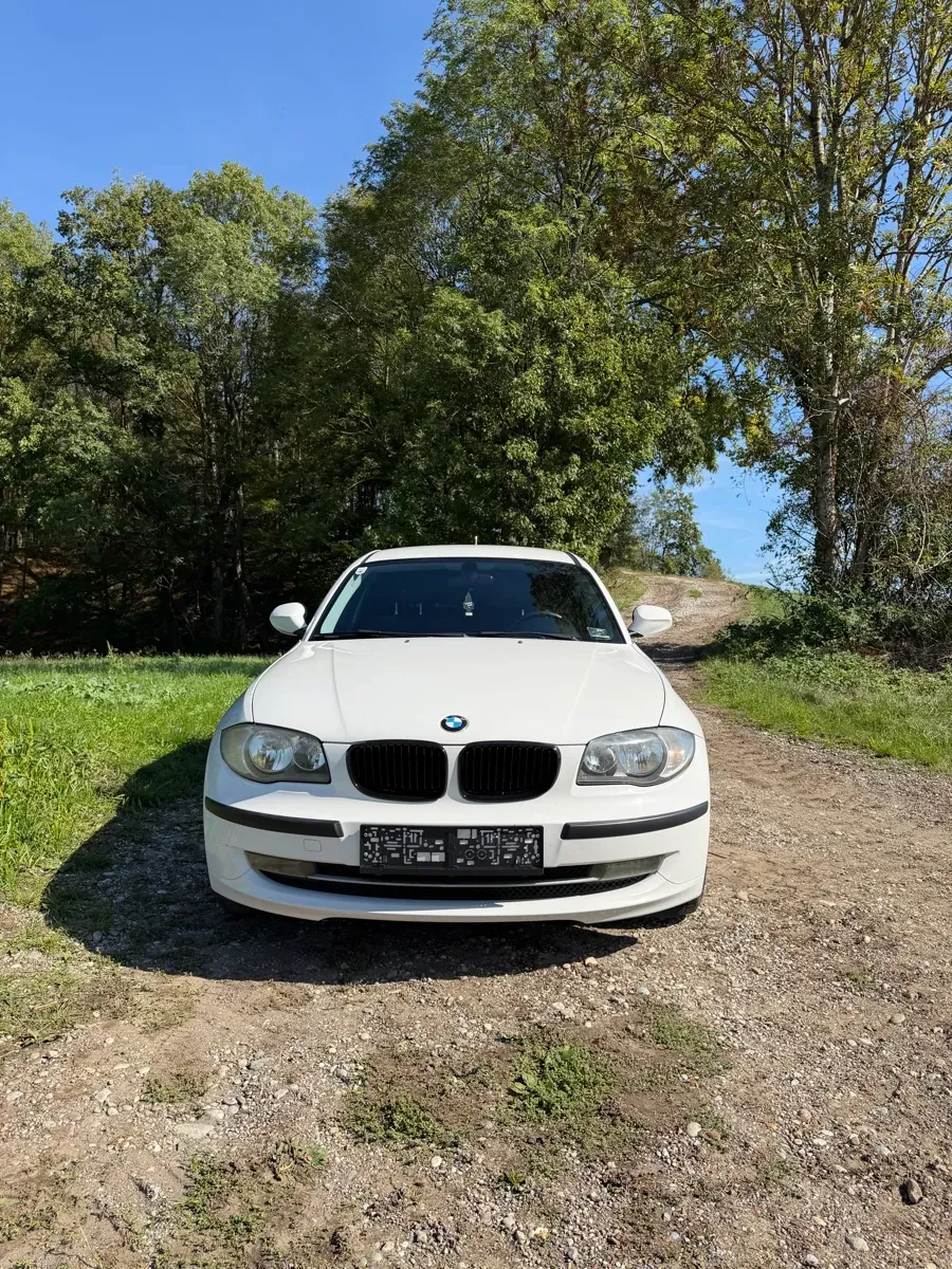 BMW 1 Series 2010 photo 2