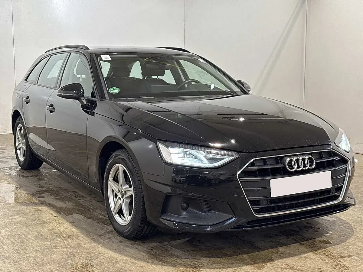 Audi A4 2023 photo 2