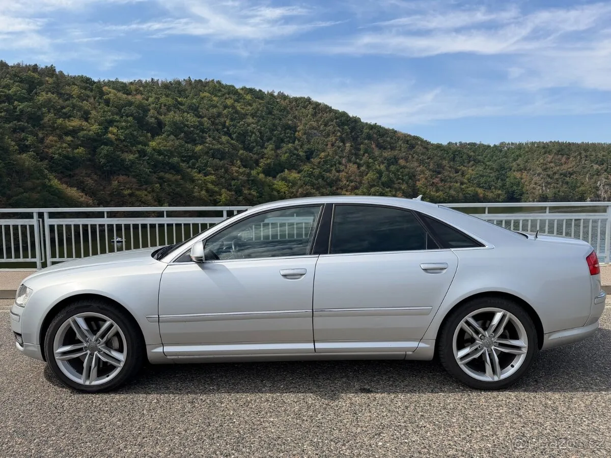 Audi A8 2008 photo 2