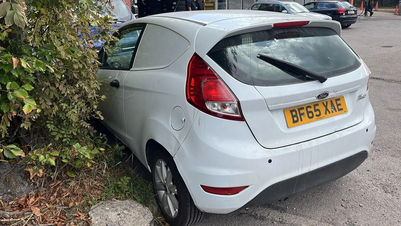 Ford Fiesta Van 2015 photo 3
