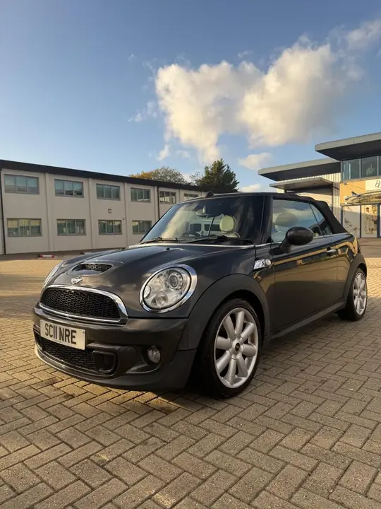 Mini Convertible 2011 photo 3