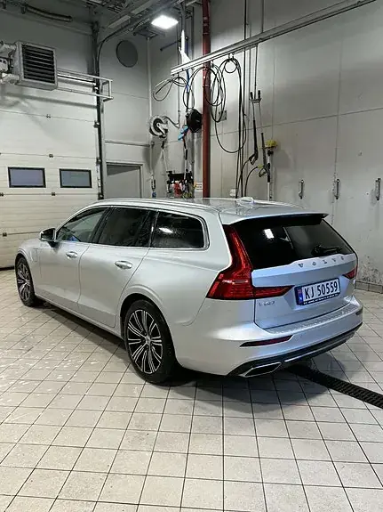 Volvo V60 2021 photo 2
