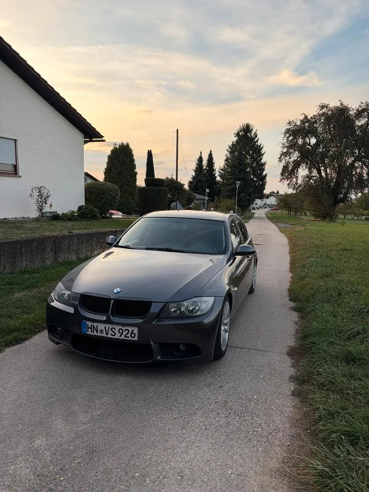 BMW E90 325I