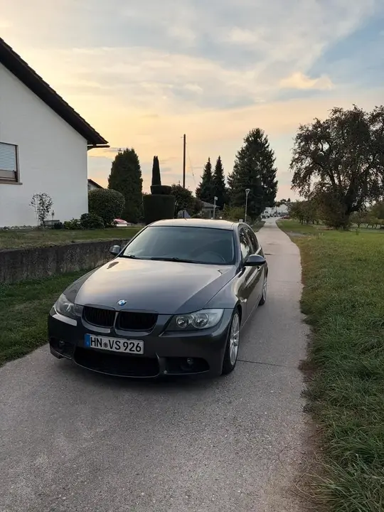 BMW E90 325I