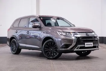 Mitsubishi Outlander 2021 photo 2