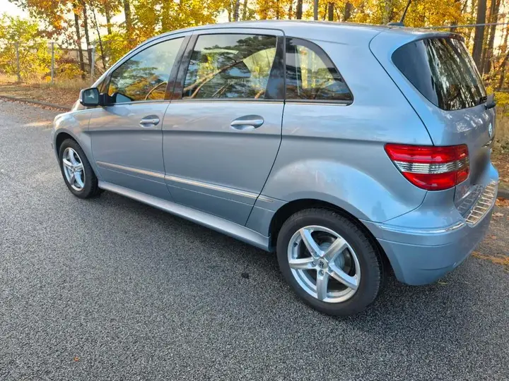 Mercedes-Benz B200