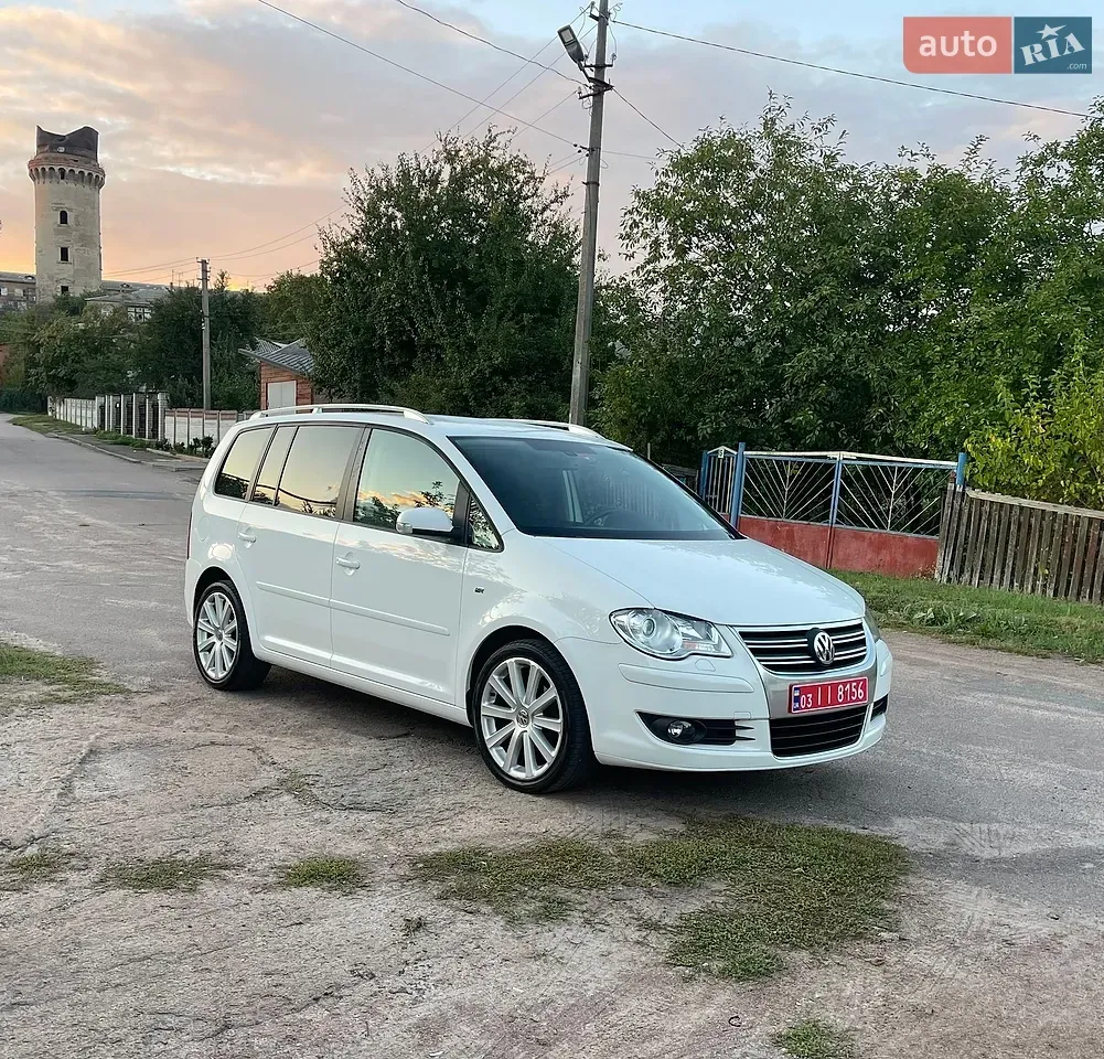 Volkswagen Touran 2010 photo 4