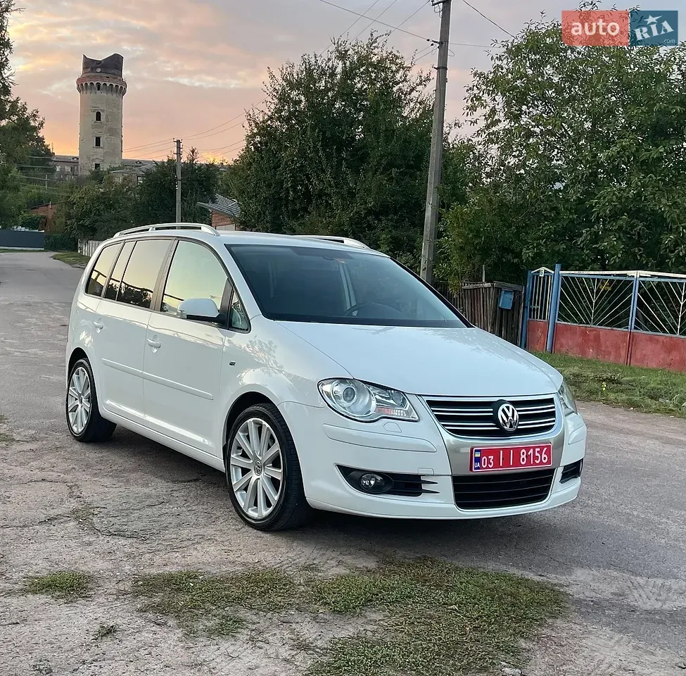 Volkswagen Touran 2010 photo 3