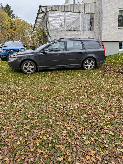 Volvo V70 2010 photo 2