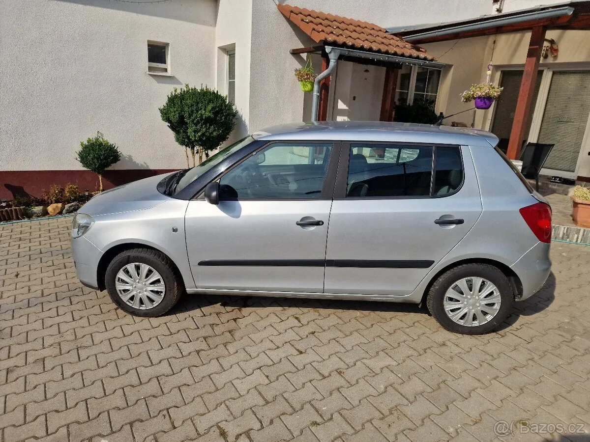 Skoda Fabia 2010 photo 5