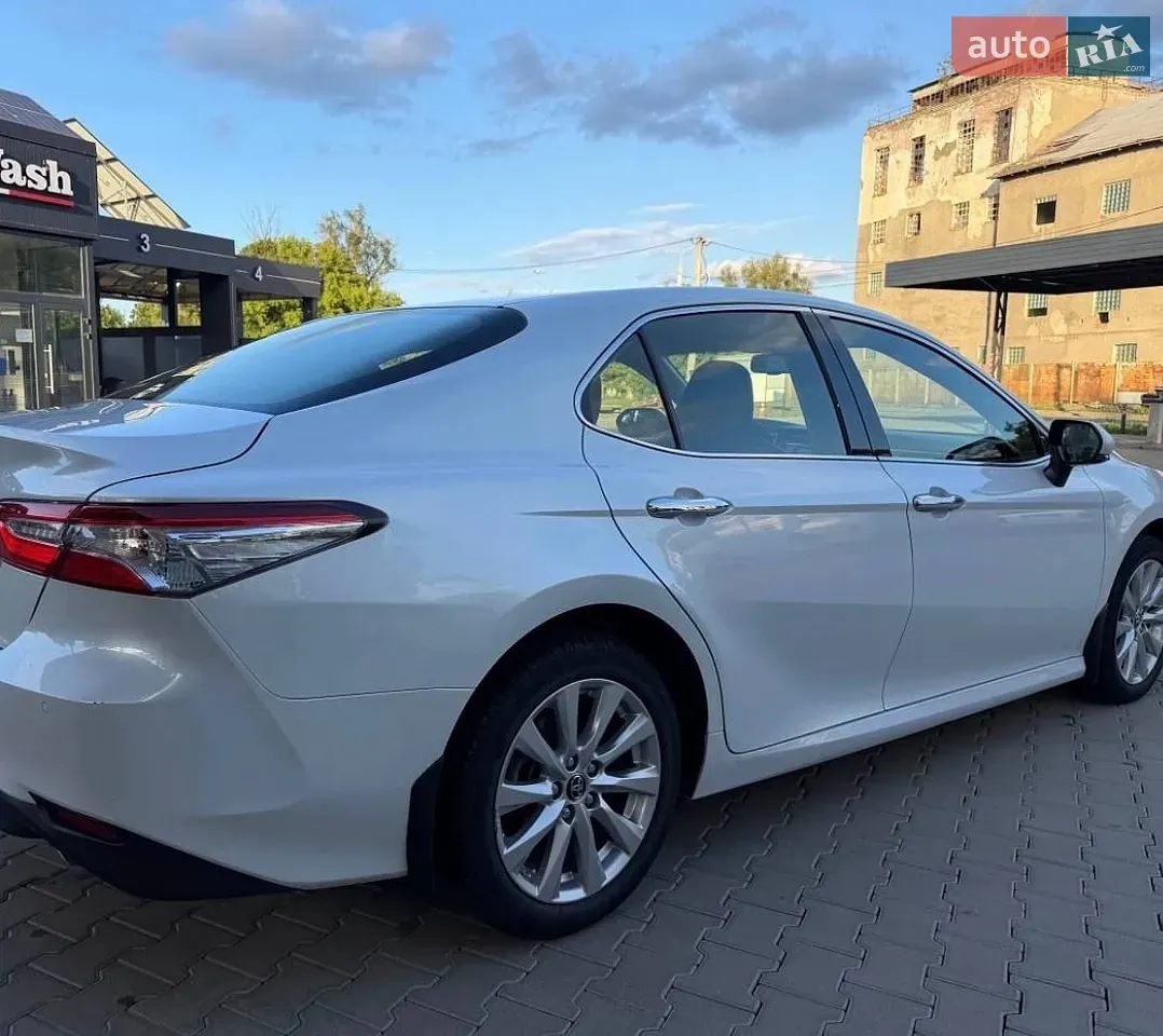 Toyota Camry 2017 photo 2