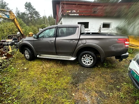 Mitsubishi L200 2017 photo 2