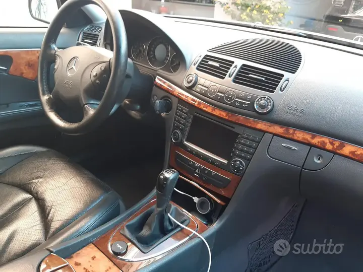 Mercedes-Benz E-Class 2004 photo 5