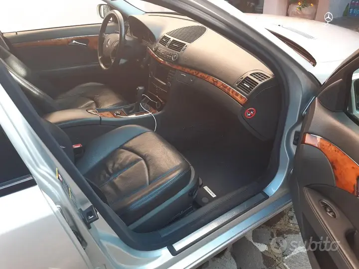 Mercedes-Benz E-Class 2004 photo 3