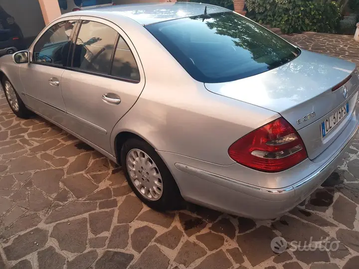 Mercedes-Benz E-Class 2004 photo 2